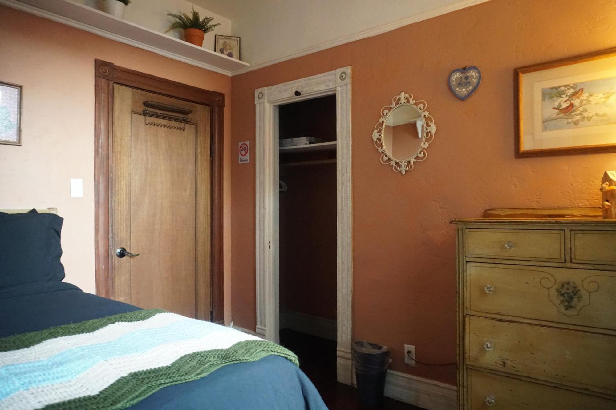 Hostal The Rosemary *